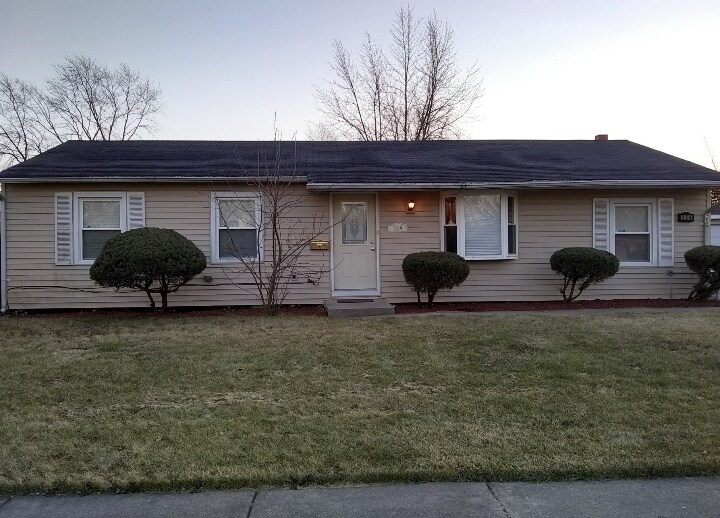 Primary Photo - 114 E. Center St.