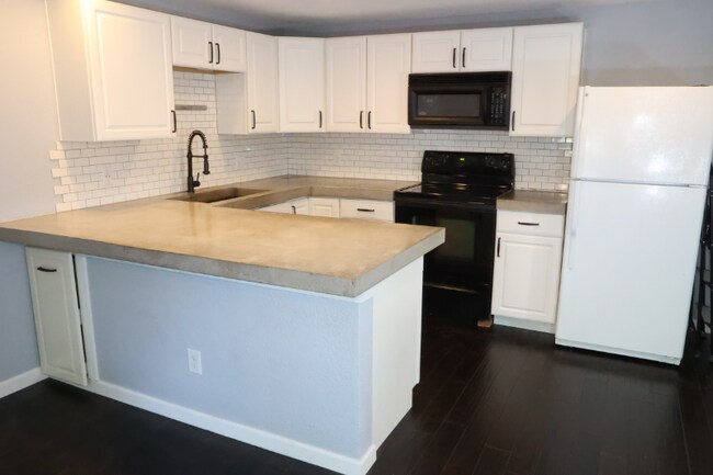 Photo - 1410 York St Apartment