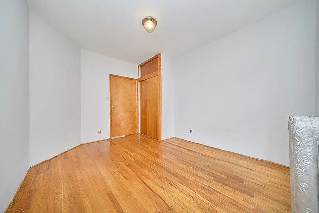 Building Photo - 501 1/2 W 43rd St