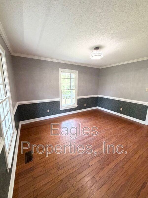 Foto del edificio - 100 Lakeshore Ct