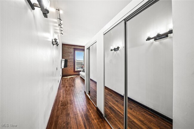 Foto del edificio - 408 W St Clair Ave