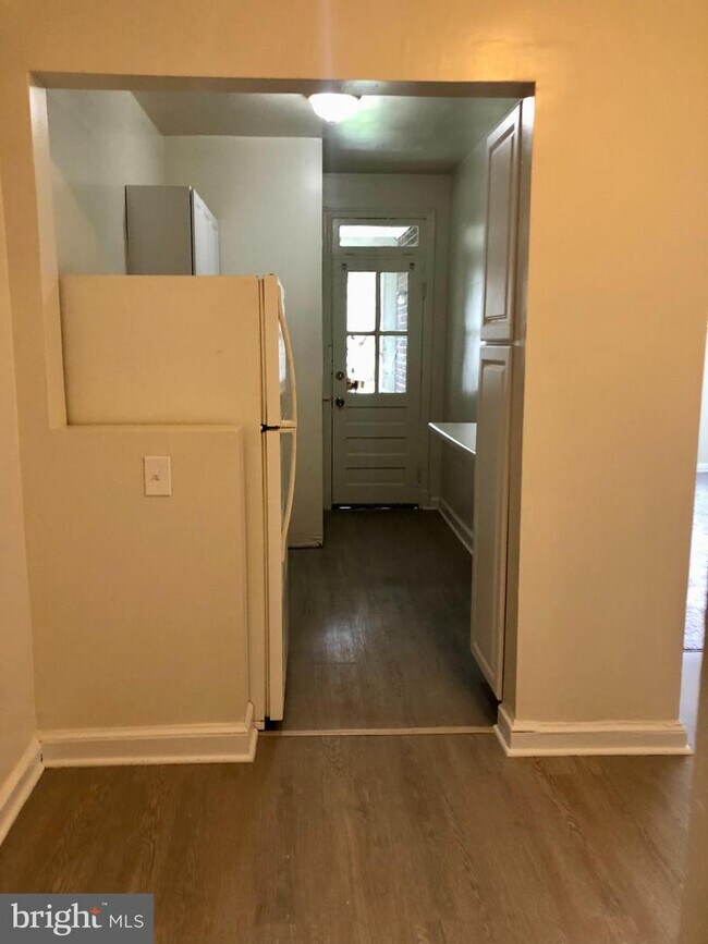 Building Photo - 2801 Q St SE