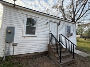 Building Photo - 2602 S Purvis Dr