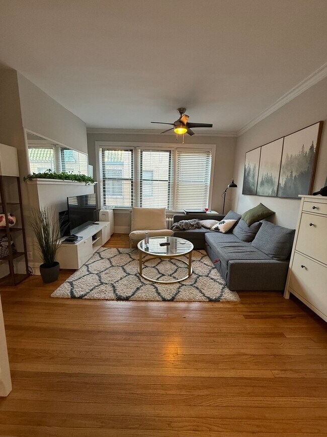 Foto del edificio - 627 W Roscoe St