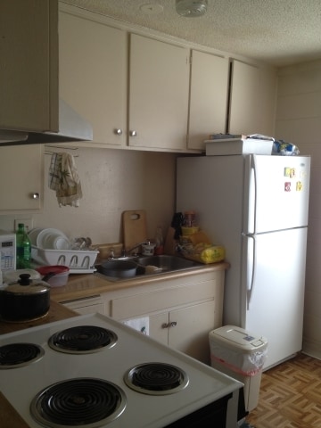 Interior II - 3875 Royal Crest St
