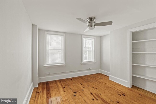 Building Photo - 910 S Darien St