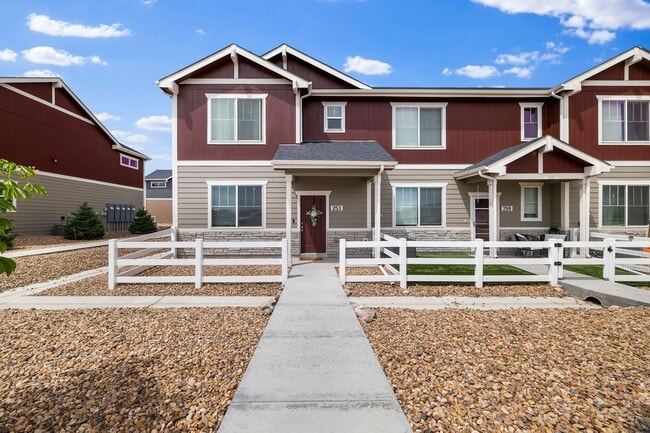 Building Photo - Beautiful 3-Bedroom Townhome with Park Vie...