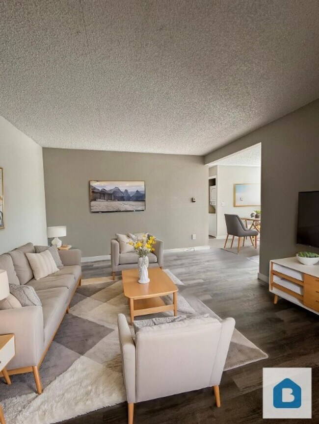Building Photo - Move into this beautiful 2 bed 1 bath apar...