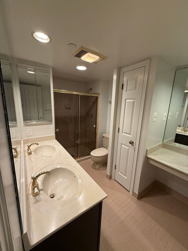 Building Photo - 2 Bedroom 2 Bathroom Condo Available for Rent