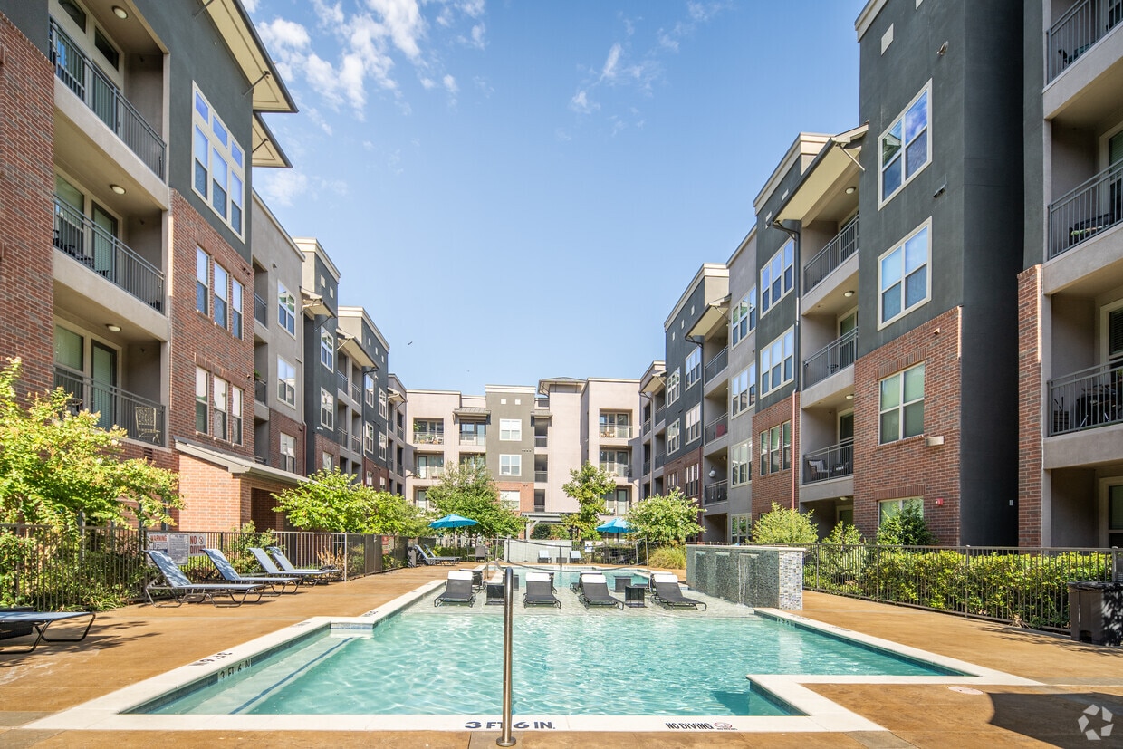 The Flats Frankford Station Apartments in Carrollton, TX
