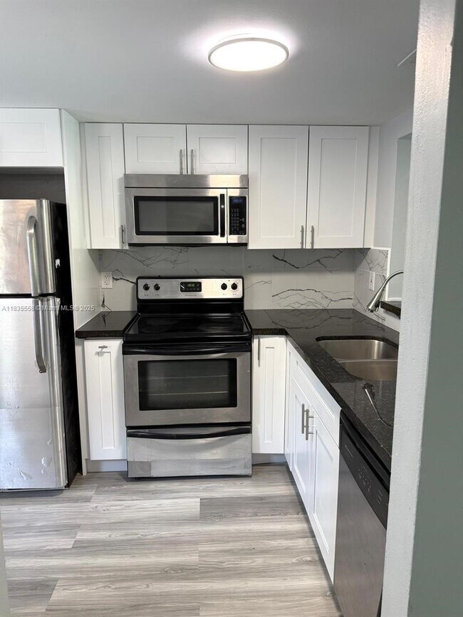 Foto del edificio - 3872 NW 90th Ave