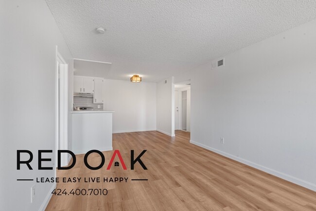 Foto del edificio - 11817 Victory Blvd