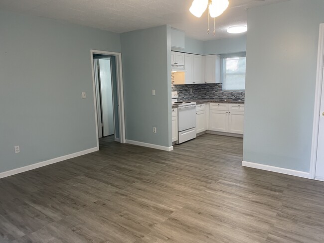 Bright kitchen - 5011 N Ocean Blvd