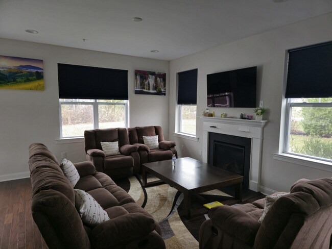 Foto del edificio - 100 Everleigh Dr