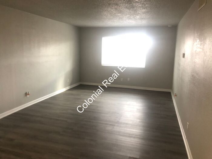 Primary Photo - Updated and spacious 2 bedroom 1 bathroom ...