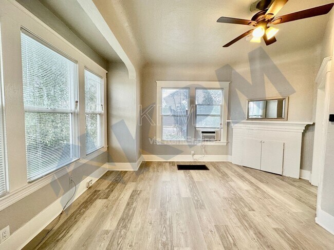 Foto del edificio - 121 E Lockeford St