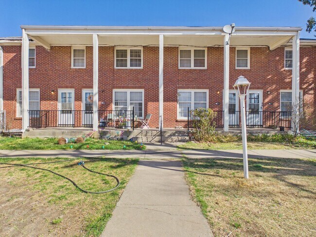 Foto del edificio - Cute 2 bed 1 bath with a basement you don't want to miss!