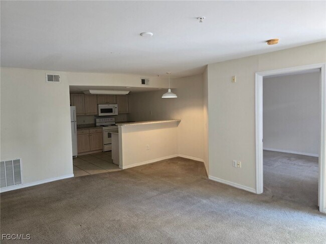 Foto del edificio - 1753 Four Mile Cove Pkwy