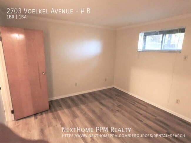 Building Photo - 1 Bedroom in Dormont Close to T, with Hard...