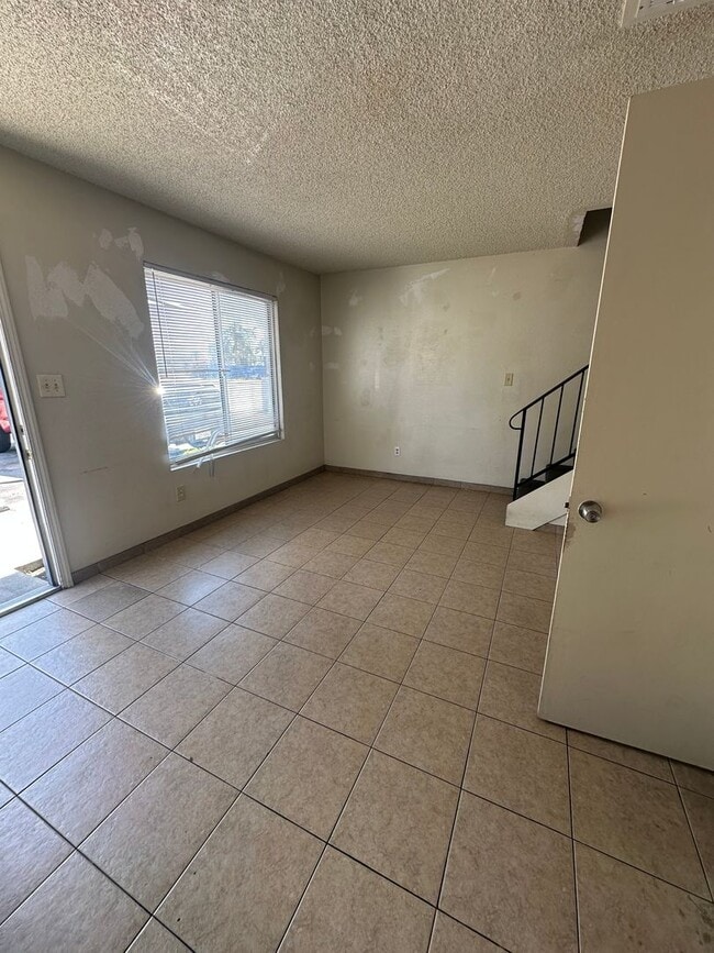 Building Photo - 128 White Ln