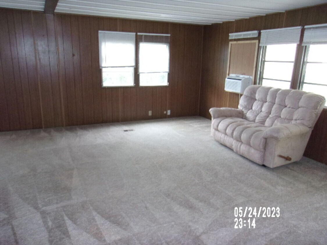 Foto principal - 2 bed 1 bath 10028 Utahna