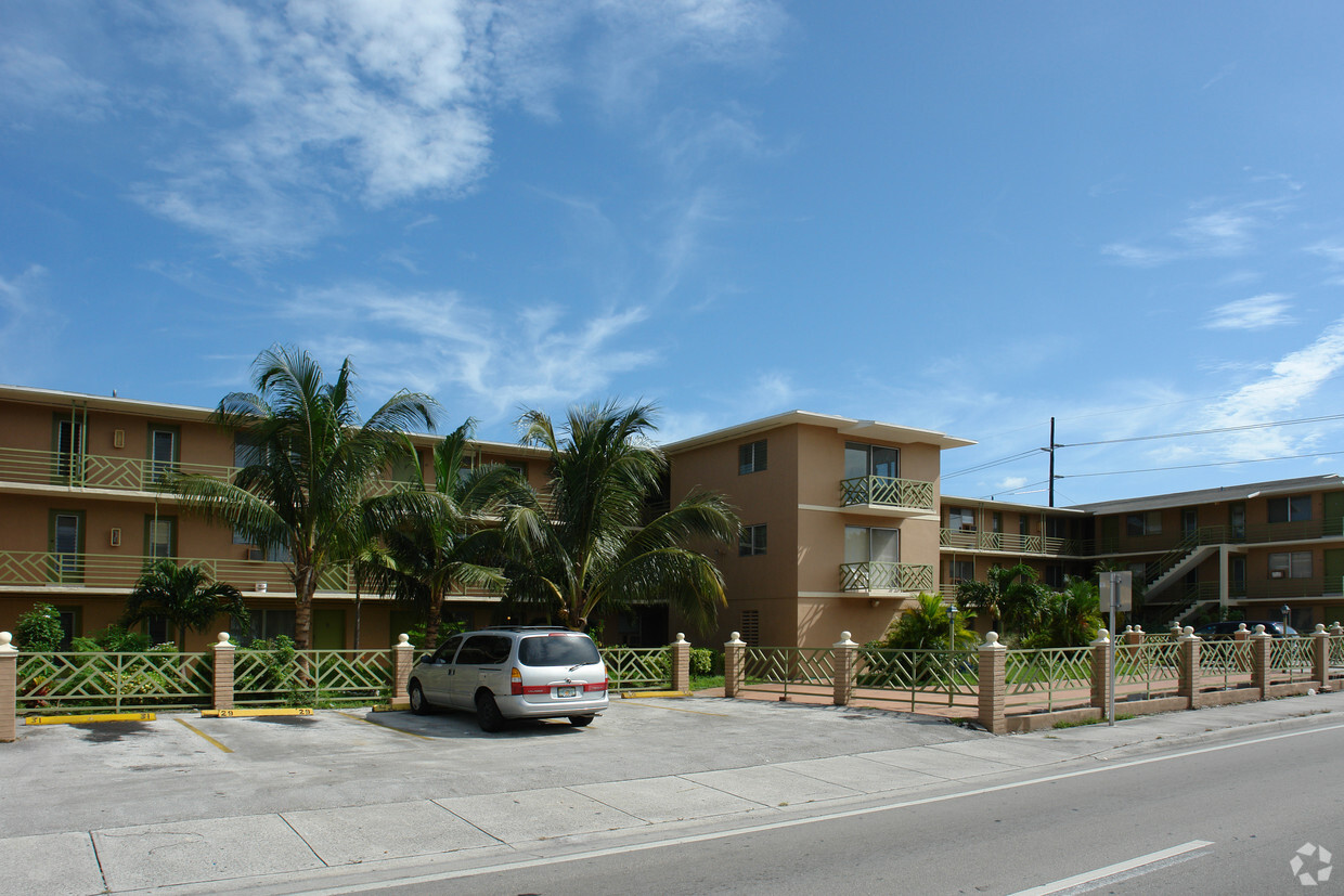 Building Photo - 6237 W Flagler St