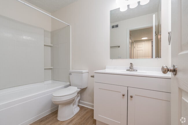 2BR,1BA -845SF - Bathroom - Lodge at River Village