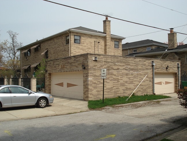 Building Photo - 10625 W Cermak Rd