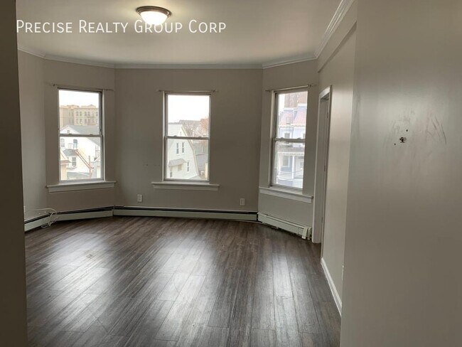 Building Photo - 12 Cedar Pl