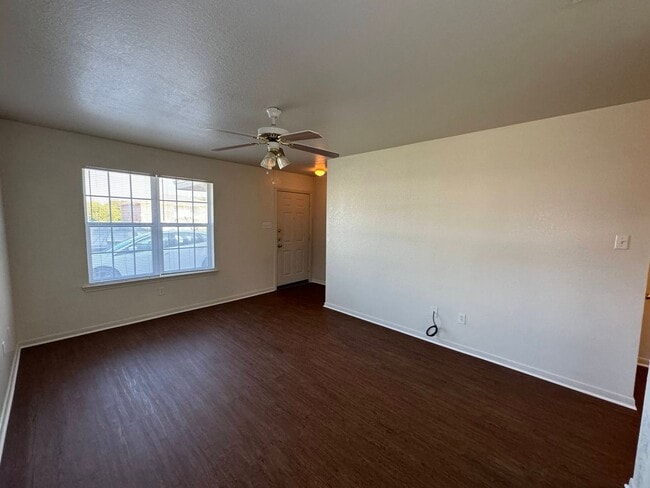 Building Photo - 404 Brittney Way