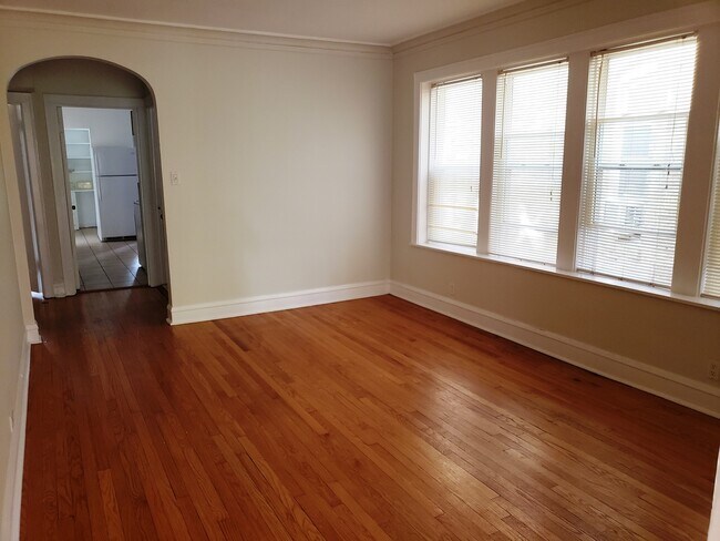 Foto del edificio - 5747 N Spaulding Ave
