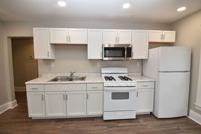 Foto del edificio - Spacious Downtown Mishawaka Apartment