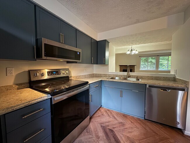 Foto del edificio - Charming 2 Bed 2 Bath Home Within Convenie...