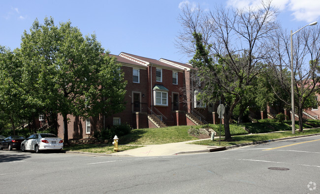 Old Town West Apartments Alexandria Va