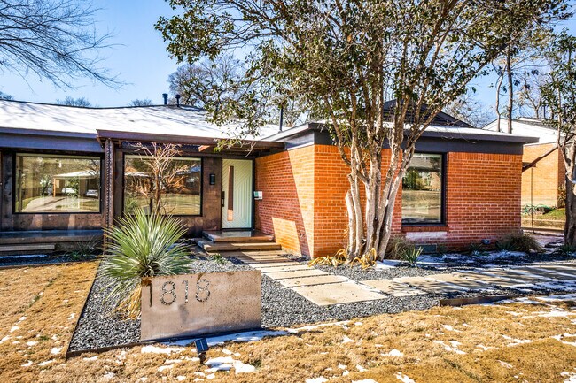 Building Photo - 1818 Mariposa Dr