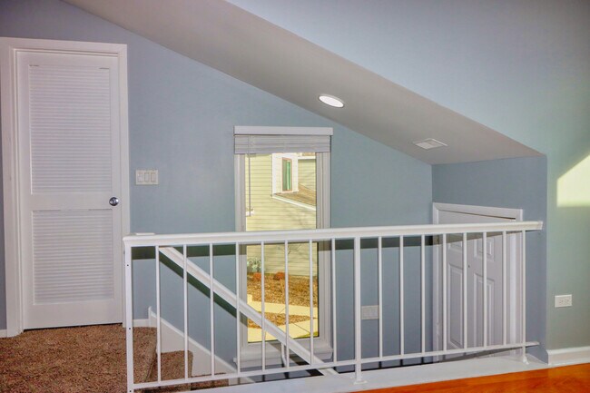 Foto del edificio - 962 Glouchester Cir