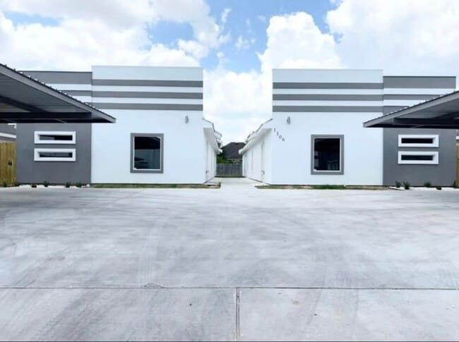 Building Photo - 1306 W Heritage Dr