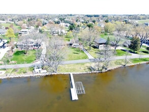 Building Photo - 202 Lac La Belle Dr