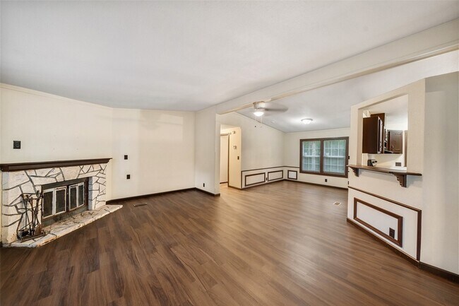 Building Photo - 110 Charlies Ln