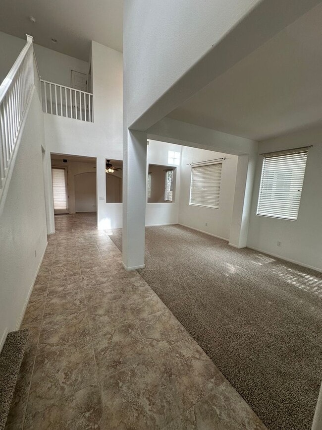 Foto del edificio - Beautiful Henderson Home With Pool