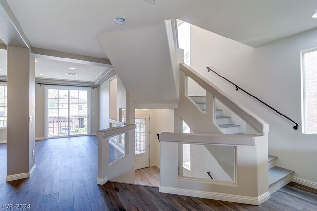 Building Photo - 5329 Tulip Hill Ave
