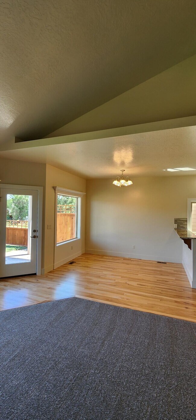 Foto del edificio - 2528 E Hidden Crk St