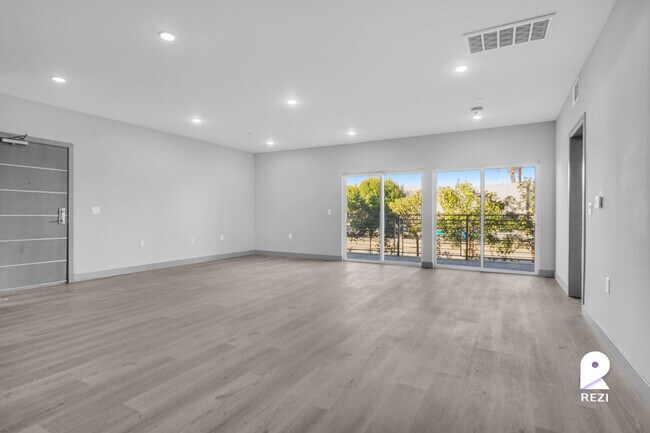 Building Photo - 7040 Woodman Ave