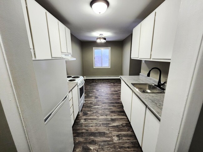 Building Photo - 7 Reading Crescent