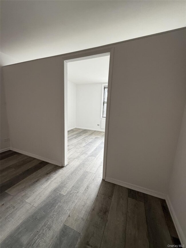 Building Photo - 83-30 Vietor Ave