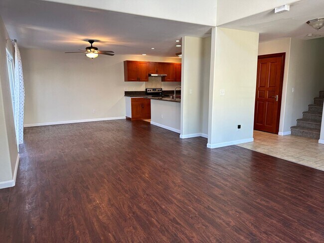 Building Photo - 4 Bedroom 2.5 Bath, 2 Car garage, Solar pa...