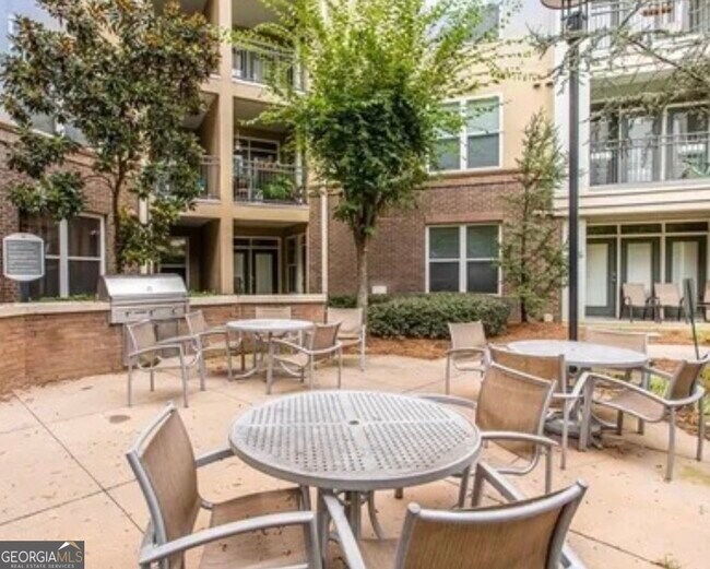 Foto del edificio - 390 17th St NW