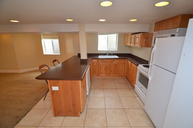 Foto del edificio - 1761 Edward Ave