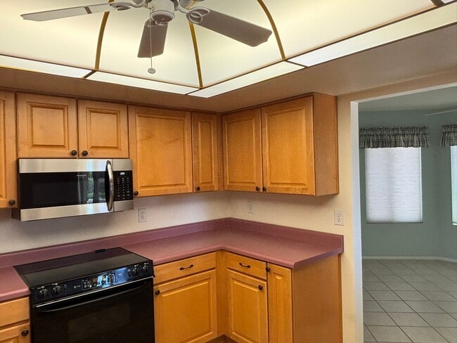 Foto del edificio - Spacious 3 bedroom Long Term Unfurnished home in Leisure World a 45+ Active Adult Resort Community