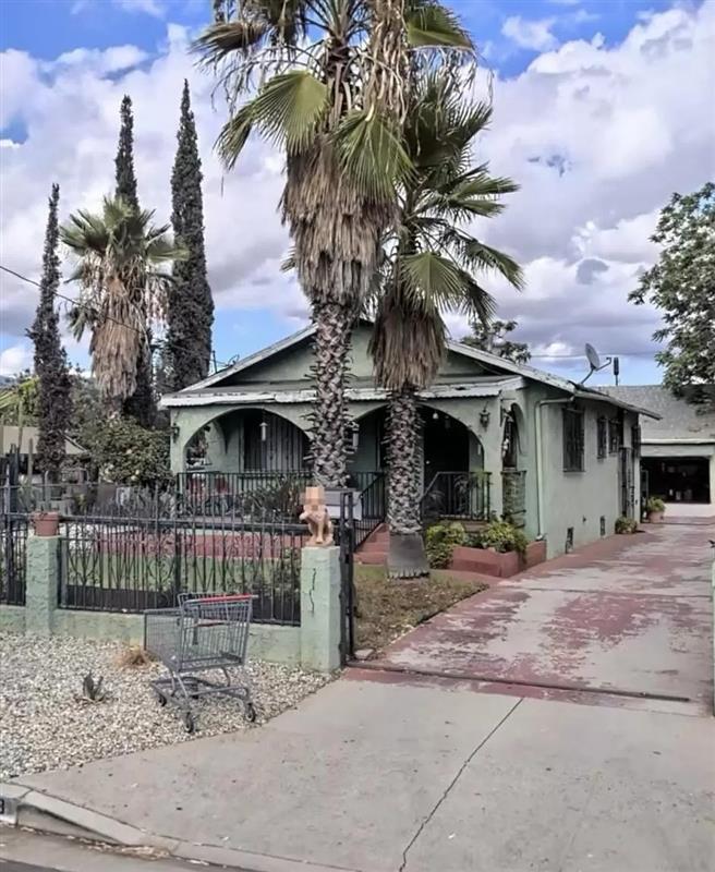 Primary Photo - Single family home newly renovated
